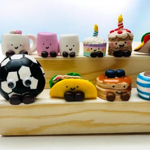 Handgjorda skrivbordskompisar av polymerlera – Kawaii-mat, muffins, fotboll, tacodekorationer