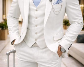 Luxe wit driedelig pak met hemelsblauwe accenten”