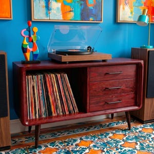 Handgemaakte massief houten draaitafelkast met wilde kersen en opbergruimte voor vinylplaten