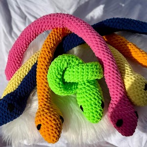 Amigurumi serpent au crochet coloré - Peluche faite main, mignonne, câline, cadeau unique pour les enfants et les collectionneurs image 1