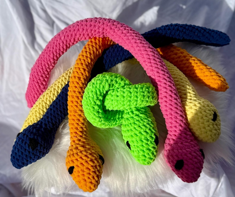 Amigurumi serpent au crochet coloré - Peluche faite main, mignonne, câline, cadeau unique pour les enfants et les collectionneurs image 1