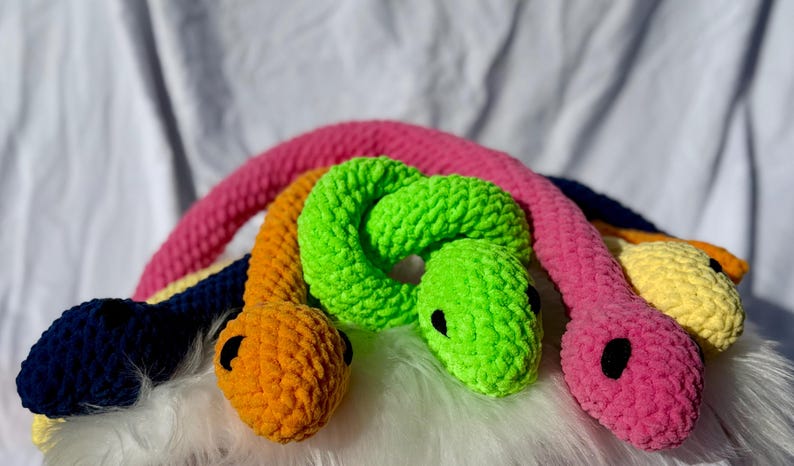 Amigurumi serpent au crochet coloré - Peluche faite main, mignonne, câline, cadeau unique pour les enfants et les collectionneurs image 2