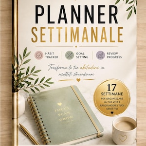 May include: A weekly planner book with a cream cover featuring gold text that reads PLANNER SETTIMANALE, along with icons for habit tracking, goal setting, and progress review. A sage green spiral notebook with the text FOCUS PLAN GROW is included.