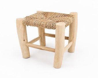 Handgemaakte houten kinderstoel met zitting van palmbladeren, rustieke kleine kruk voor kinderen, boho kinderkamerdecoratie, gratis verzending