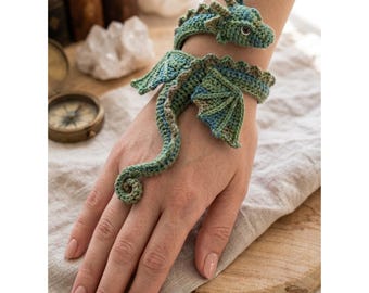 Wzór na szydełkową bransoletkę ze smokiem w formacie PDF, opaska na nadgarstek ze smokiem, mankiet z motywem fantasy smoka, biżuteria ze smokiem amigurumi, szydełkowe wzory do noszenia
