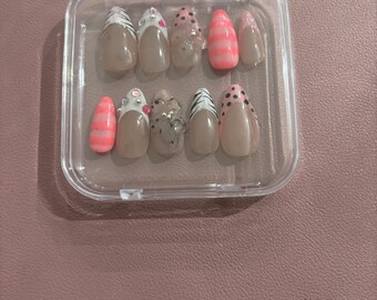 Pink press-ons