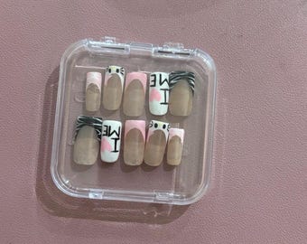 Hello kitty zebra nails