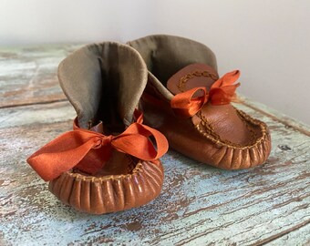 Pair of baby / toddler Leather shoes / Moccasins