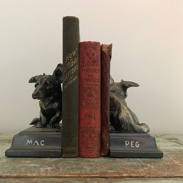 Vintage pair of Dog Bookends