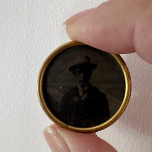 Antique Gold Filled Mourning Pin Locket Frame image 9
