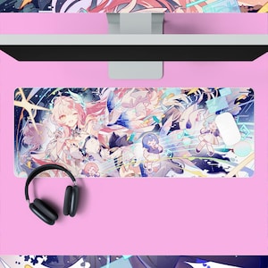 Puede incluir: Un juego de tres tazas de cerámica con un acabado mate moteado. Las tazas son de color crema, gris claro y gris oscuro. Cada taza tiene un diseño simple y minimalista, ideal para café o té.