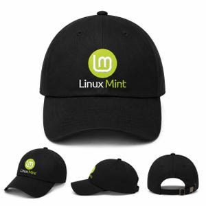 Può includere: Un cappellino da baseball nero con il logo Linux Mint ricamato sul davanti. Il logo è costituito da un cerchio verde lime con all'interno una combinazione di lettere bianche stilizzate, seguita dalla scritta Linux Mint in lettere bianche e verde lime.