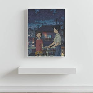 Pode incluir: Impress&atilde;o de arte emoldurada de anime com dois personagens em uma varanda ao anoitecer. Uma pessoa com uma camisa vermelha e saia amarela est&aacute; perto de uma pessoa com uma camisa branca e jeans azuis, segurando uma bicicleta. O fundo mostra edif&iacute;cios e um c&eacute;u escuro.