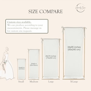 Może przedstawiać: Tabela por&oacute;wnawcza rozmiar&oacute;w czterech białych tablic ślubnych z tkaniny na drewnianych stojakach, oznaczonych jako Small (35x100 cm), Medium (50x150 cm), Large (75x200 cm) i X-Large (85x240 cm). Tekst: 'SIZE COMPARE' i 'Custom sizes available'.