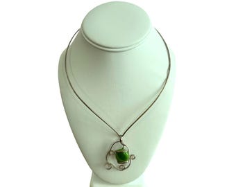 Vintage Artisan Collar Art Deco Drop Pendant Necklace Green Celadon Stone Agate