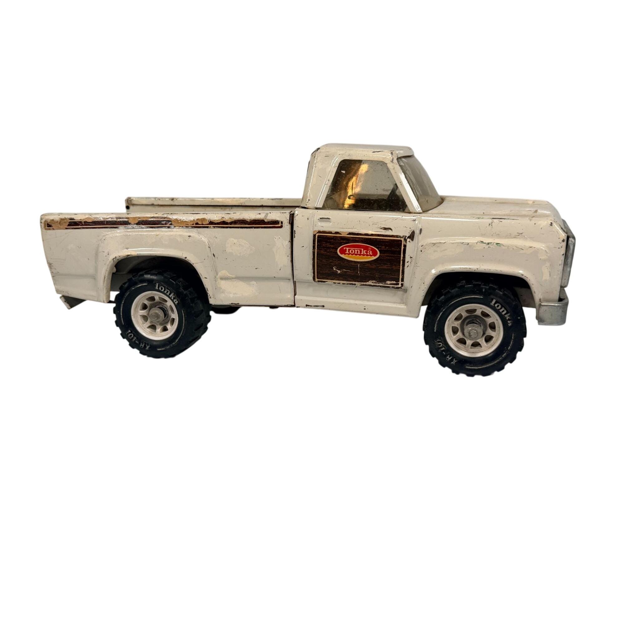 Vintage Tonka White Pickup Truck Metal Collectible Toy Vehicle