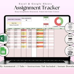 Puede incluir: Una pantalla de portátil muestra una hoja de cálculo de seguimiento de tareas. La hoja de cálculo tiene columnas para tareas, fechas de entrega y estado. El texto "Assignment Tracker" está en la parte superior, con iconos de Excel y Google Sheets. El texto adicional incluye "Fully Automated" e "Instant Download."