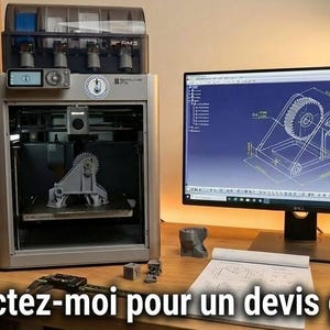 May include: A 3D printer with a printed gray gear assembly inside. A computer monitor displays a CAD drawing of the gear assembly. The text "Contactez-moi pour un devis gratuit" is at the bottom of the image.