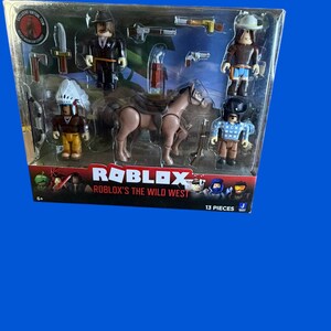Roblox The Wild West 5 Figure Pack 13 Pieces Exclusive Virtual Item Code NEW