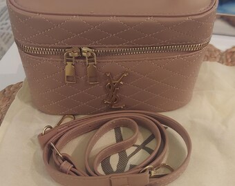 Estuche de tocador YSL Beaute GWP con correa ajustable EUC