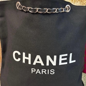 Bolso tote grande de lona Chanel GWP con correa tejida dorada imagen 10