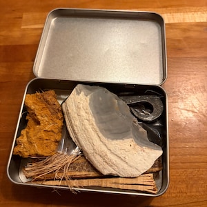 Eldstartkit för bushcraft och överlevnad
