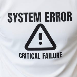 Maglietta con errore di sistema, divertente maglietta IT, maglietta con errore critico, umorismo da programmatore, regalo per geek tecnologico unisex