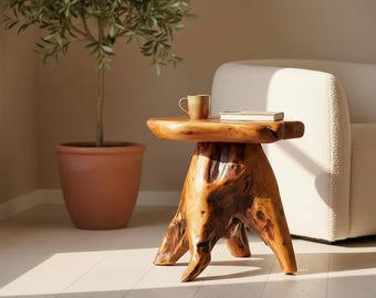 Taburete de madera de abeto con borde natural / Mesa auxiliar rústica con tronco de árbol
