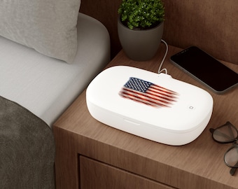 Sterilizzatore UV per cellulari con bandiera americana effetto invecchiato e base di ricarica wireless / Pulitore per cellulari patriottico