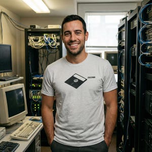 Retro diskettgrafik-t-shirt | Vintage datordiskettspel, 80-talsdatordiskett