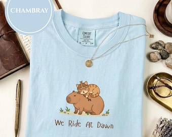 Camiseta Comfort Colors Capybara, Camiseta Kawaii de Gato, Cabalgamos al Amanecer, Regalo para Amantes de los Capibaras