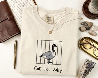 Camiseta Got Too Silly Goose / Colores cómodos, camiseta divertida de pájaro, regalo minimalista para amantes de los gansos