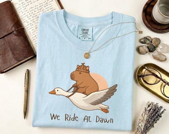 Camiseta Comfort Colors Capybara, Cabalgamos al Amanecer, Camiseta Kawaii de Ganso, Regalo para Amantes de los Capibaras