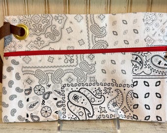 Bandana-patchwork-clutch, geüpcycled schoudertasje, rood zakje met ritssluiting, handgemaakte clutch