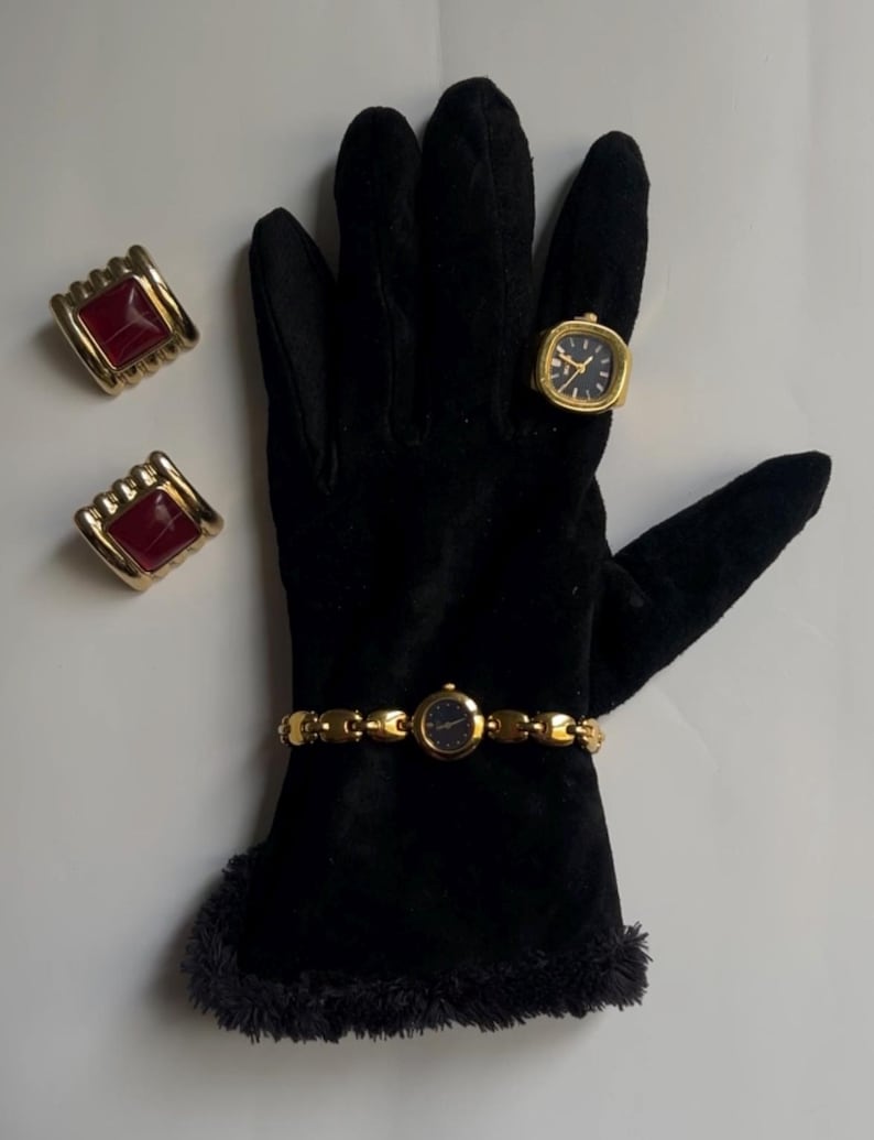 Fyrkantig vintageinspirerad klockring | Justerbar retroklocka | Statement-smycken | Unisex Gold / Black