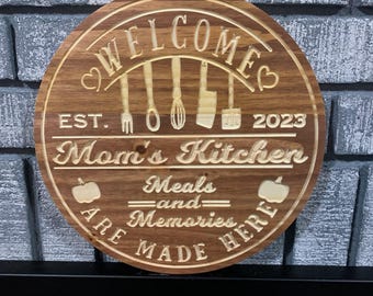 Personalized Mom Gift Sign | Rustic Wooden Kitchen Wall Decor | Family Name Sign | Mother’s Gift | Home Decor for Kitchen and Dining