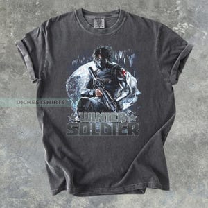 Vintage Winter Soldier Shirt, Bucky Barnes Graphic Tee, Captain America T-Shirt, Retro Superhero Marvel Tee, Avengers Fan Gift bild 2