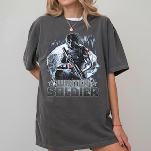 Vintage Winter Soldier Shirt, Bucky Barnes Graphic Tee, Captain America T-Shirt, Retro Superhero Marvel Tee, Avengers Fan Gift bild 1