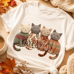 T-shirt d'automne avec chat (PNG), cadeau pour les amoureux des chats, effet peluche (PNG), chat patchwork à motifs par sublimation, ambiance automnale chaleureuse