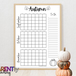 Pode incluir: Um calendário imprimível em preto e branco para os meses de setembro, outubro e novembro. O calendário é intitulado "Outono" com um design de folha. Há uma lista de tarefas pendentes no lado direito do calendário.