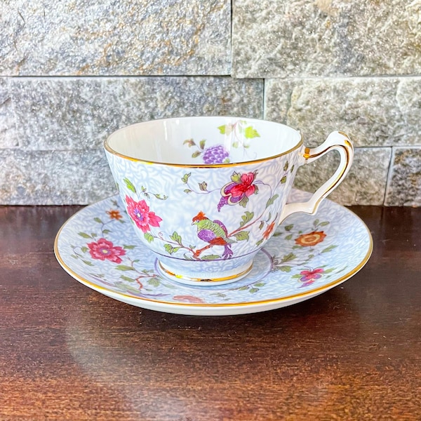 vintage Crown Staffordshire England Fine Bone China Teacup and Saucer in Bird of Paradise Pattern / Tasses à thé à collectionner / Idée cadeau