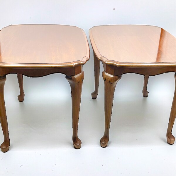 Pair of Pennsylvania House Queen Anne Style End Tables Side Tables