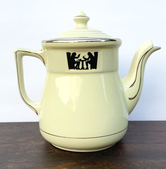 Vintage Hall Superior Quality Kitchenware Silhouette Large 8 Cup Medallion Teapot Home