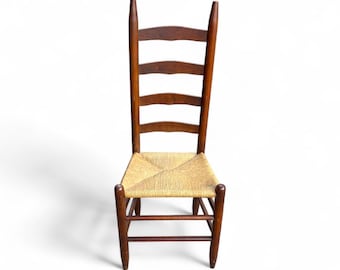 Silla antigua con respaldo de escalera / Decoración rústica de granja, asiento de junco (110 cm de alto)