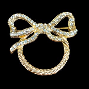 Vintage Rhinestone Wreath Brooch with Bow | Holiday Pin | Christmas Costume Jewelry | Sparkly Festive Brooch | Giftable Vintage Pin