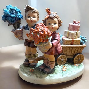 Vintage Hummel Goebel &quot;Love&#39;s Bounty&quot; Figurine: 125th Anniversary #751