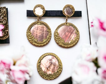 Antique Pink Shell and Ornate Brass Earrings with Matching Brooch Set / Antique Screw Back Earrings and Brooch Pin / Antique Jewelry