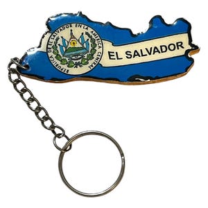 Vintage El Salvador Souvenir Keychain – Hand-Painted Wood Map & National Seal – Blue and White Travel Collectible