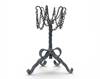 Vintage handgesmede smeedijzeren plantenstandaard / kandelaar met hangende kettingen – Gotisch rustiek decor