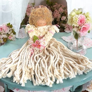 Vintage Mop Doll Bride / Toys & Dolls / Mop Head Bride Doll / Wedding Decor / Wedding Gift